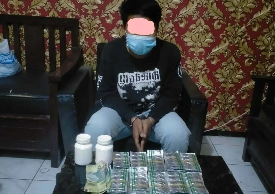 Polisi Ciduk Pengedar Obat Pabedilan