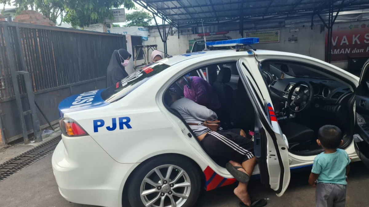 Dramatis, Lahiran di Mobil Polisi