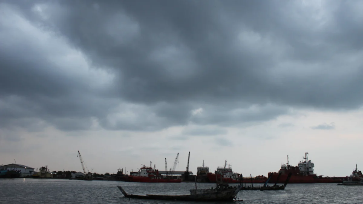 Minta Warga Tak Khawatir, Fenomena Air Laut Surut Maksimum Bisa Terjadi Lagi Hari Ini