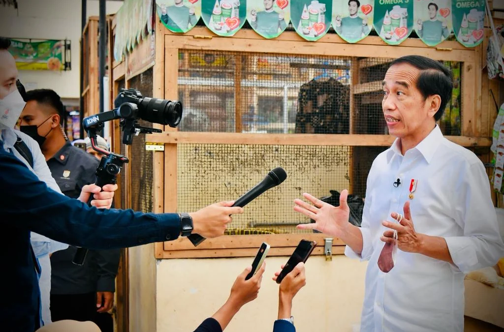 Jokowi: Kita Harus Taat Konstitusi Jokowi: Kita Harus Taat Konstitusi