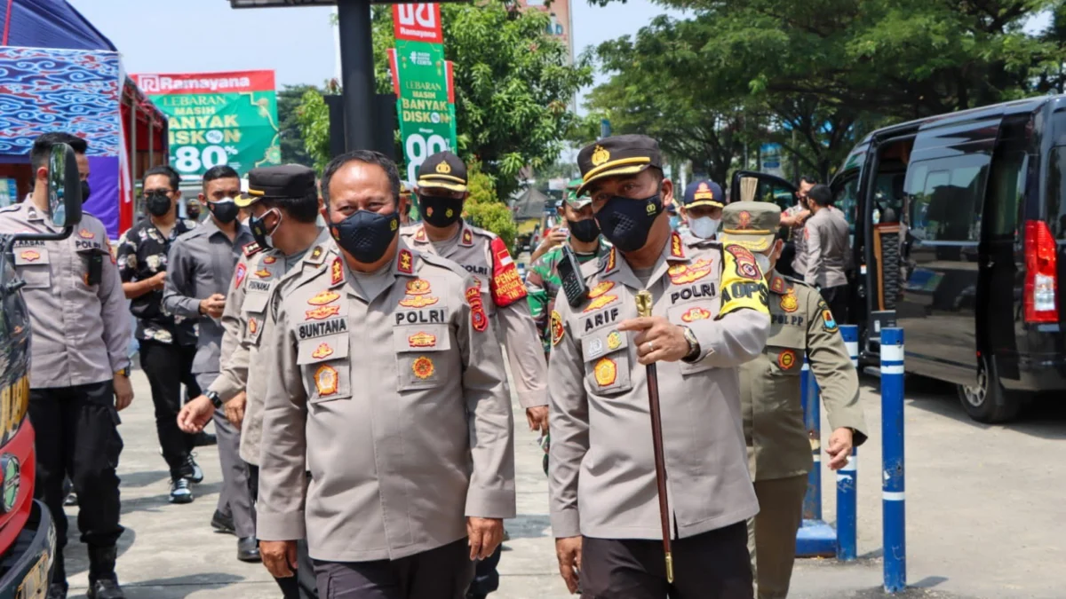 H-8 Tak Boleh Jualan di Sisi Jalan