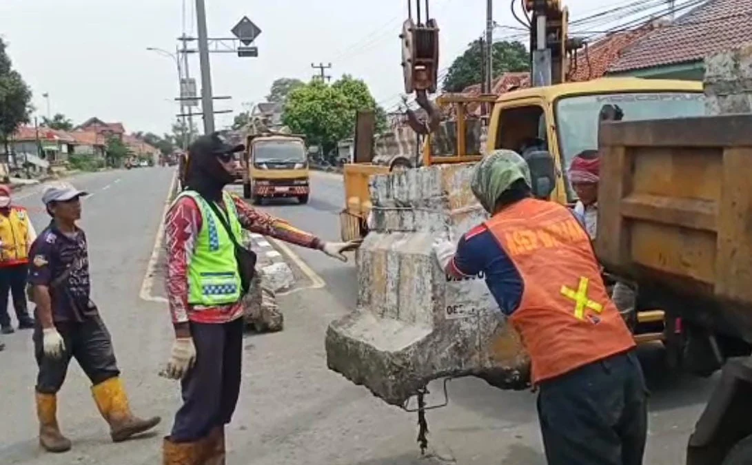 Siap Contraflow di Pasar Tumpah