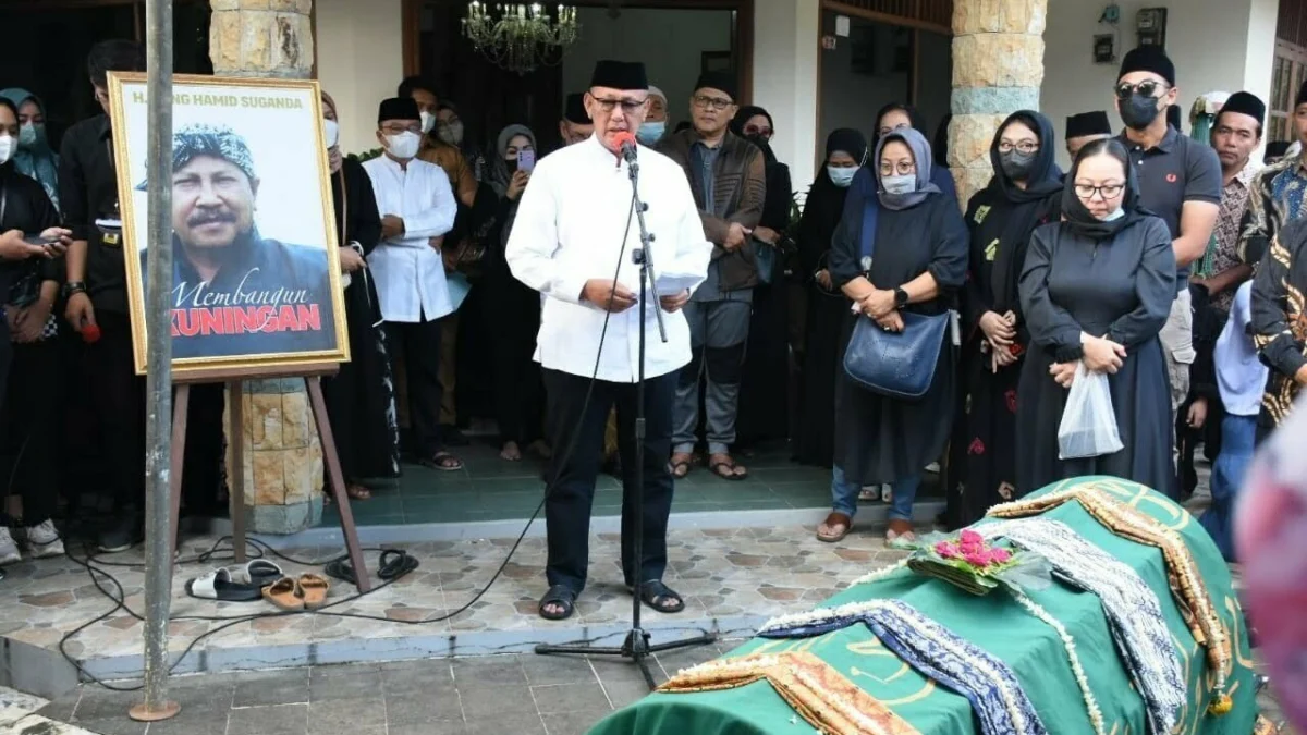 Berdampingan dengan Makam Istri