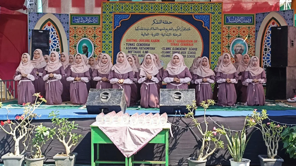 Ponpes Tunas Cendekia Babakan Ciwaringin Gelar Khotmil Quran Ponpes Tunas Cendekia Babakan Ciwaringin Gelar Khotmil Quran