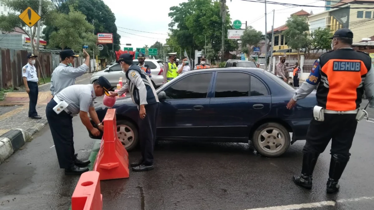 Tindak Kendaraan di Jalur Khusus Sepeda