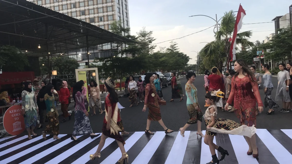 Fashion Show Cirebon; Kebaya Goes to UNESCO