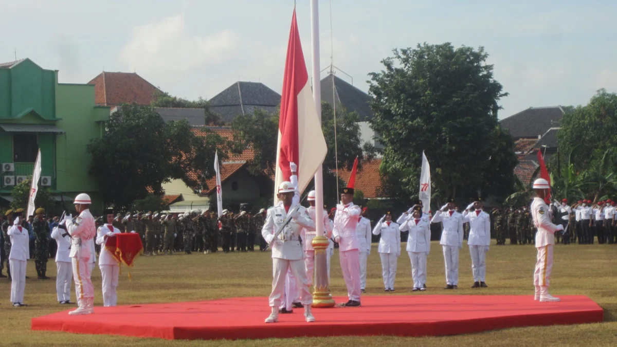 Terakhir Kibarkan Duplikat Bendera Pusaka