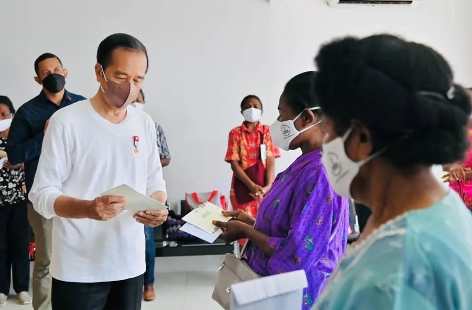 Jokowi Bagi-bagi Duit Rp24 Triliun