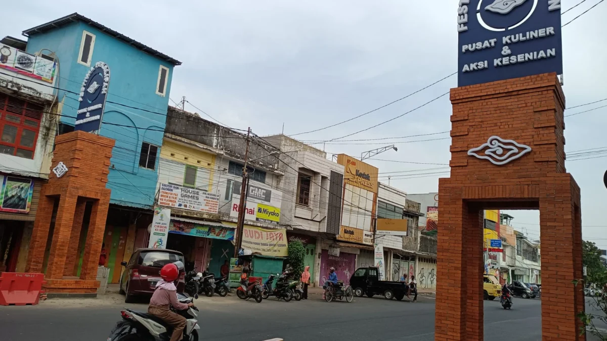 “Orang ke Kota Cirebon Jadi Tahu, Oh Pusat Kuliner di Situ” “Orang ke Kota Cirebon Jadi Tahu, Oh Pusat Kuliner di Situ”