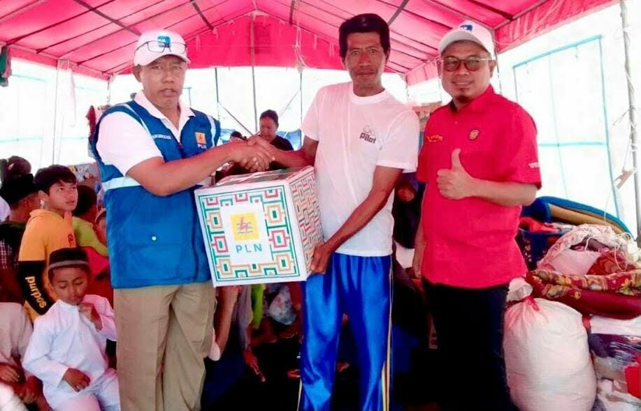 Kembali Sekolah Pascagempa, PLN Berikan Perlengkapan Belajar