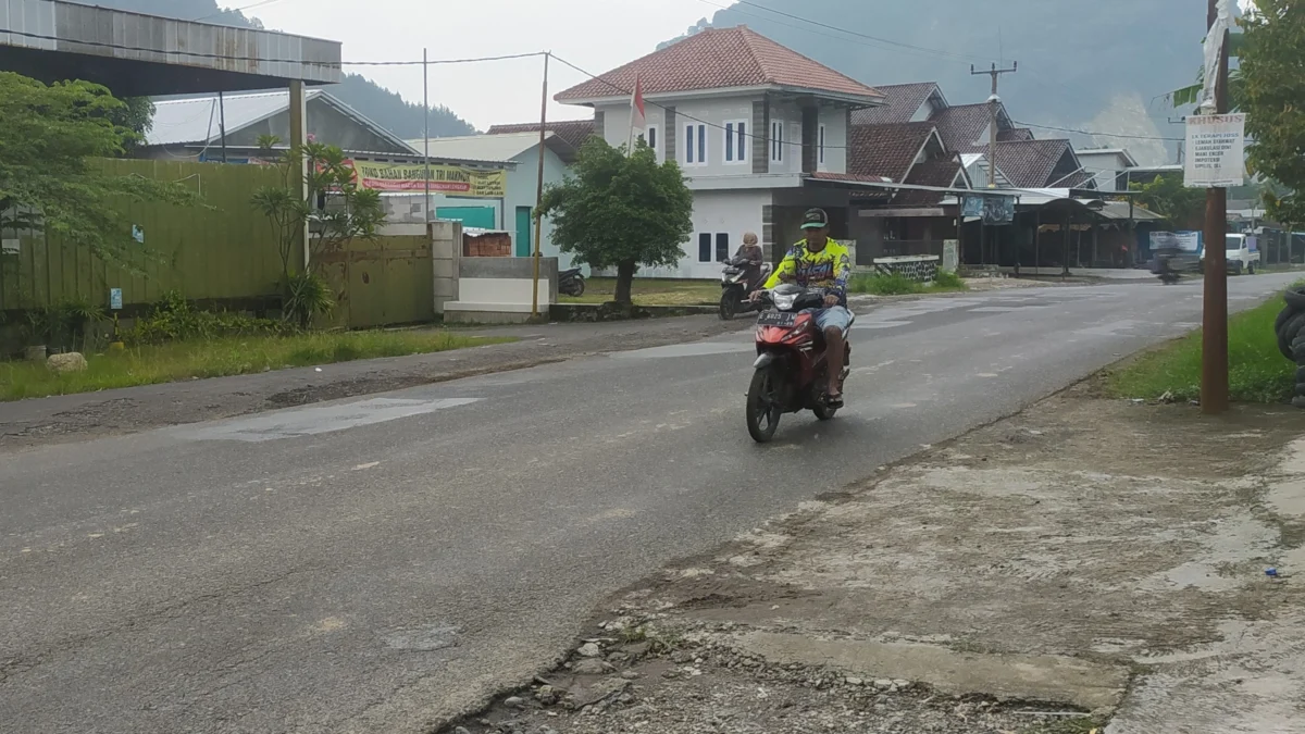 Jalur Rajagaluh Lengkong Kulon dan Lengkong Wetan rawan pemebgalan. Dua pekan sejak pergantian tahun setidaknya ada tiga kejadian aksi pembegalan di ruas jalan itu