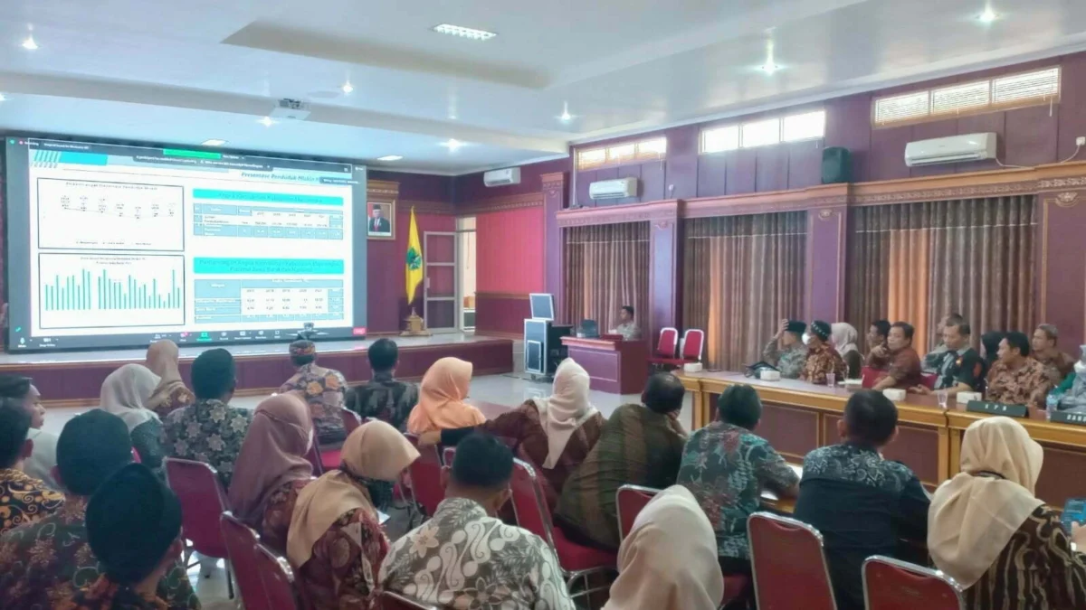 VIRTUAL: Rapat koordinasi bersama Menteri Kordinator (Menko) Pemberdayaan Manusia dan Kebudayaan (PMK) Muhadjir Effendy secara virtual dari Gedung Yudha Karya Pemkab Majalengk Jumat (20/1)