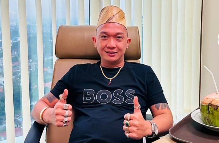 Pakai Cincin Banyak, Inilah Rahasia Sukses Pengusaha Jhon Lbf