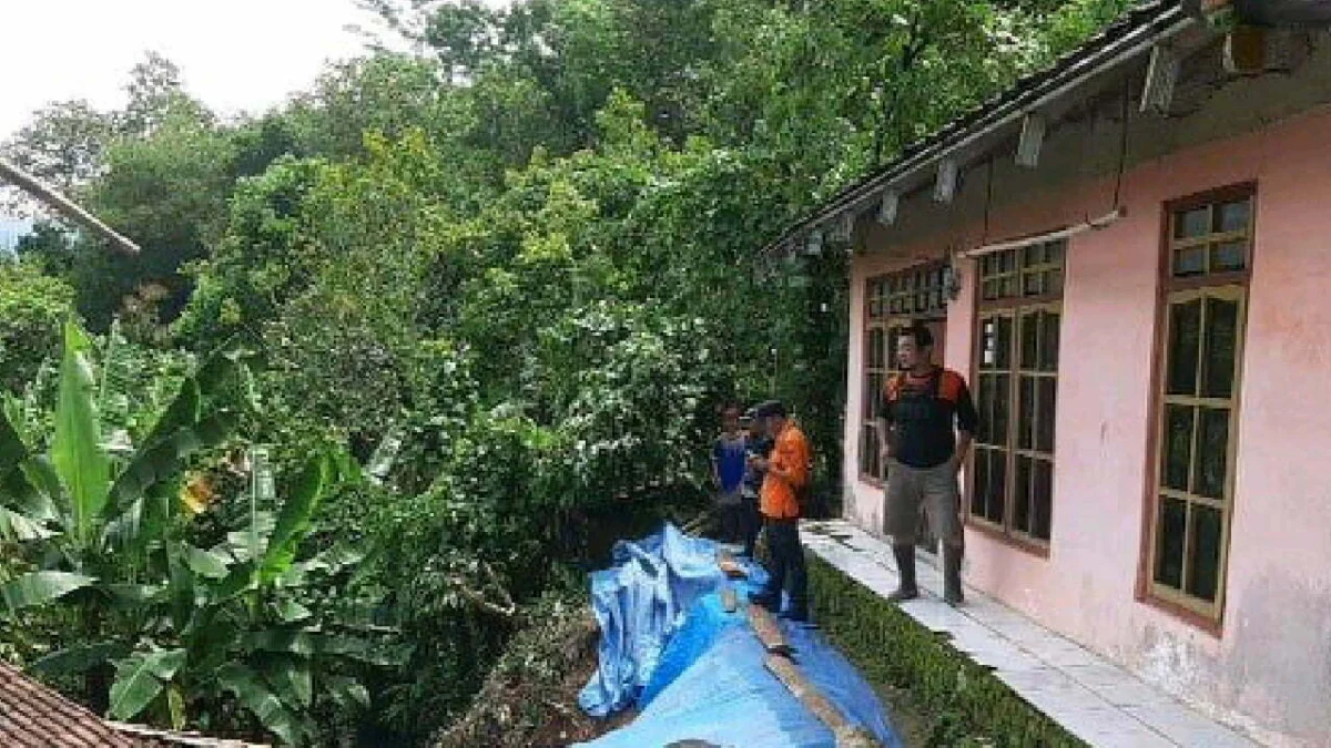 Longsor Melanda Bagawat Kabupaten Kuningan