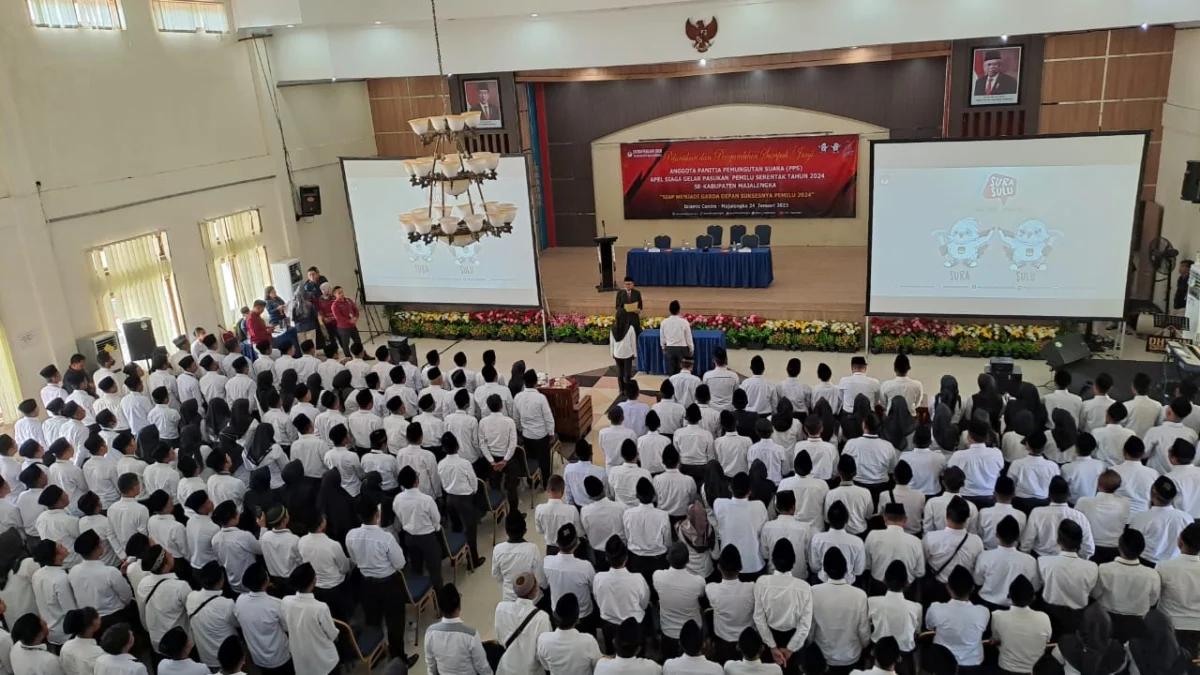 KPU melantik 2.058 Panitia Pemilihan Sementara (PPS) se-Kabupaten Majalengka, Selasa (24/1) di Gedung Islamic Centre