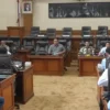 DPRD Kabupaten Majalengka melaksanakan Rapat Dengar Pendapat (RDP) dengan para pihak terkait persoalan tanah di Gedung Paripurna