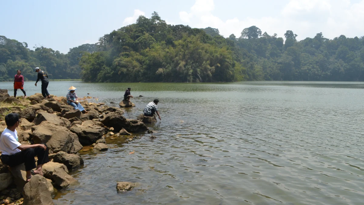 Situ Sangiang objek wisata ziarah di Majalengka