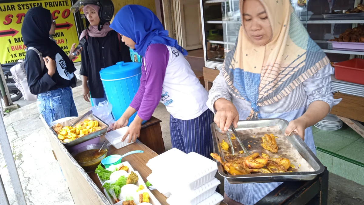 Makan Murah di Kuningan Serba Rp10.000 Lengkap Dengan Lauknya