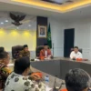 Direktur Jenderal Penyelenggaraan Haji dan Umrah atau PHU, Hilman Latief menerima kunjungan Gubernur Jawa Barat Ridwan Kamil di Kantor Kementerian Agama atau Kemenag, Jakarta, membahas haji 2023. --FOTO: INSTAGRAM