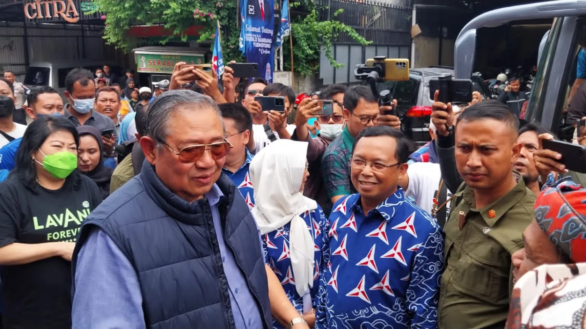 SBY tiba di Cirebon, makan siang di Jambalng Ibu Nur, Kamis (26/1/2023). --FOTO: ABDULAH/RADAR CIREBON