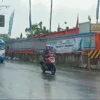 penutupan sementara, tepatnya di Jembatan Cilutung di Kecamatan Kadipaten jalur Cirebon-Bandung.