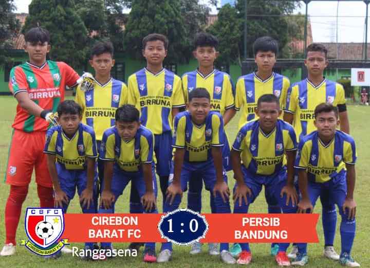 Cirebon Barat FC foto sebelum melawan Persib Bandung. --FOTO: ISTIMEWA