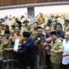 Ratusan kepala desa dari berbagai daerah di Indonesia melakukan audiensi bersama Badan Legislasi DPR. Audiensi itu diterima langsung oleh wakil ketua DPR Sufmi Dasco Ahmad yang menyetujui revisi Undang-undang tentang Desa masuk pada Prolegnas tahun 2023 meski sudah terbentuk