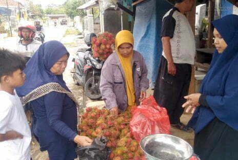 rambutan diserbu pembeli