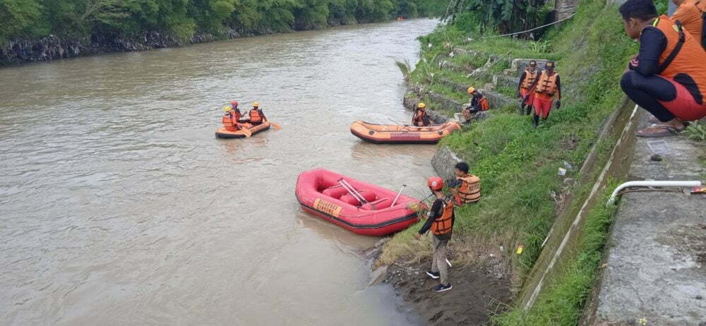 Warga Cipakem Kuningan Hanyut di Sungai Cisinduk, Sudah 2 Hari Belum Ditemukan