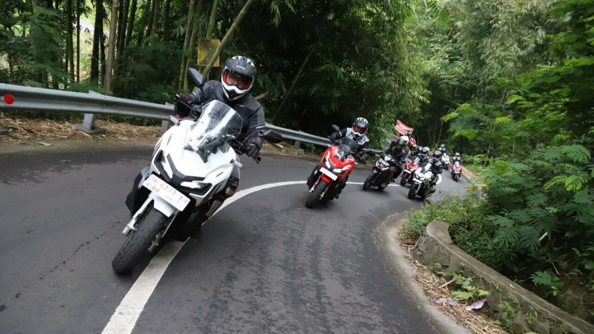 Tips Naik Motor Matik di Tanjakan dan Turunan