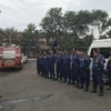 BERANGKAT: Dinas Pemadam Kebakaran dan Penyelamatan atau Damkar Kota Cirebon mengirimkan tim ke Jakarta. Keberangkatan tim Damkar Kota Cirebon ke Jakarta itu untuk bersaing di ajang National Firefighter Skill Competition atau NFSC 2023. --FOTO: ANDI AZIS MUHTAROM/RADAR CIREBON