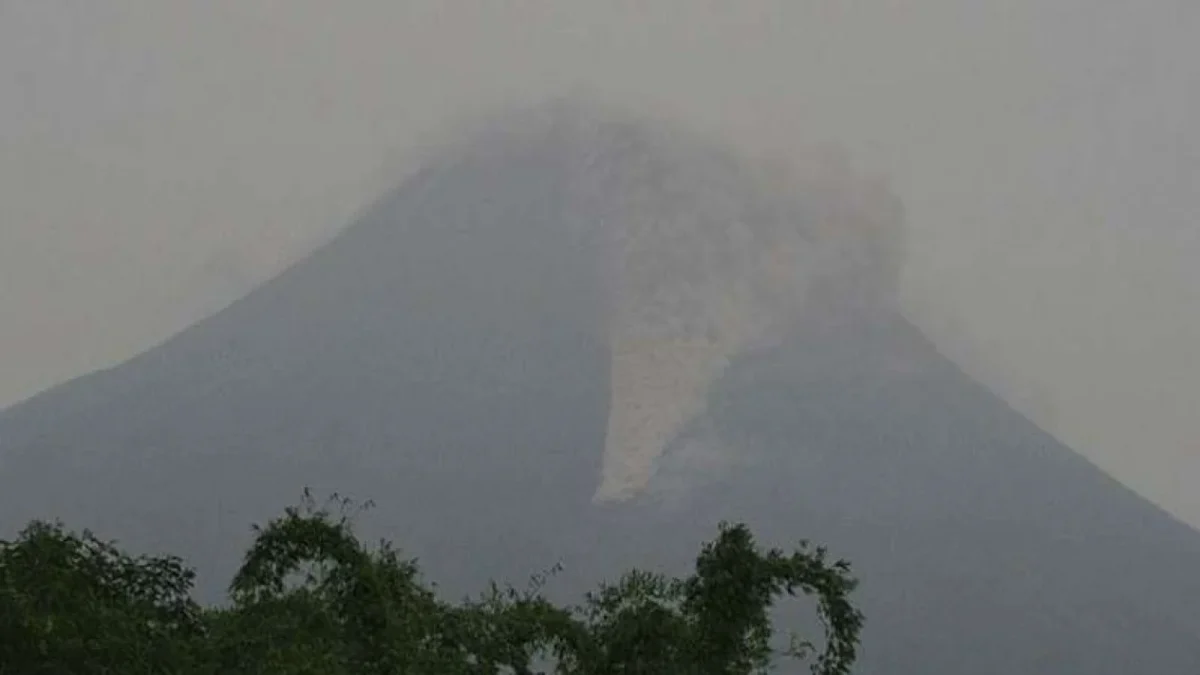 Abu Gunung Merapi Mengenai Tiga Desa di Boyolali