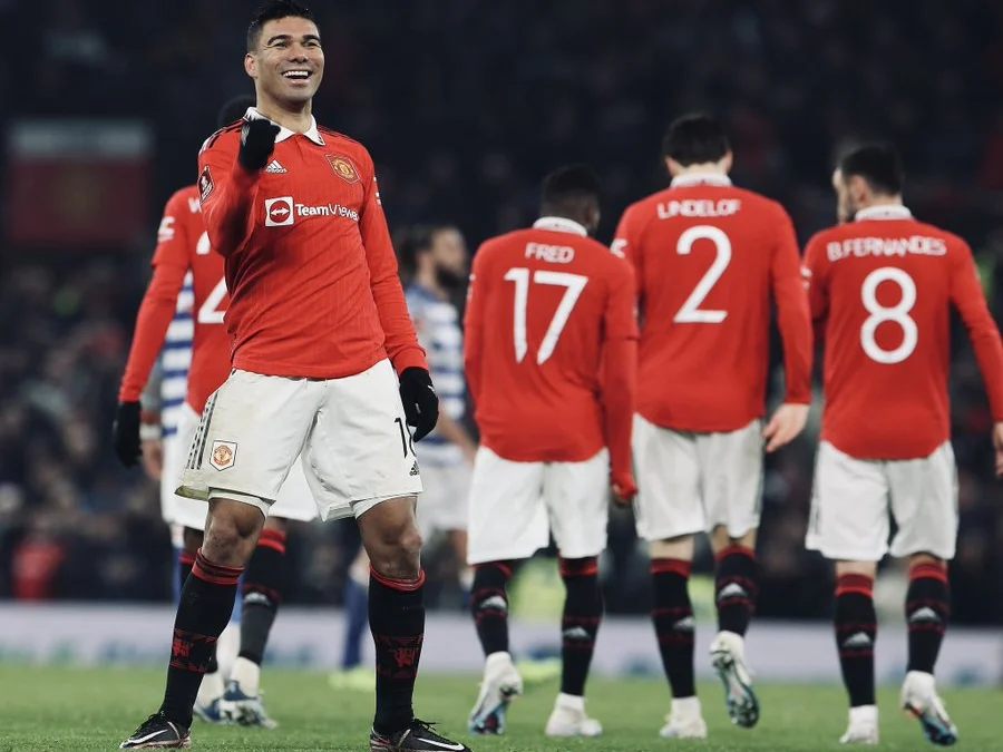 Casemiro (kiri) dan Fred memborong tiga gol kemenangan Manchester United atas Reading FC dalam putaran keempat Piala FA di Old Trafford (29/1). --FOTO: MATTHEW PETERS/MANCHESTER UNITED