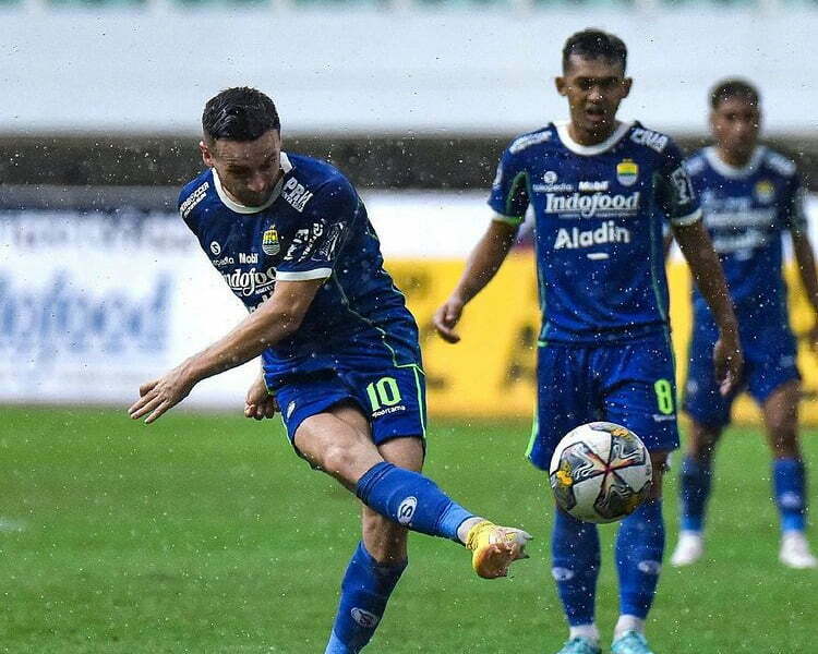 Hasil Persib vs Arema FC. Marc Klok cetak gol.