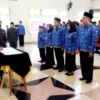 Bupati Majalengka Dr H Karna Sobahi MMPd menandatangani SK PNS bagi ratusan orang yang sebagian besar bukan putra Majalengka