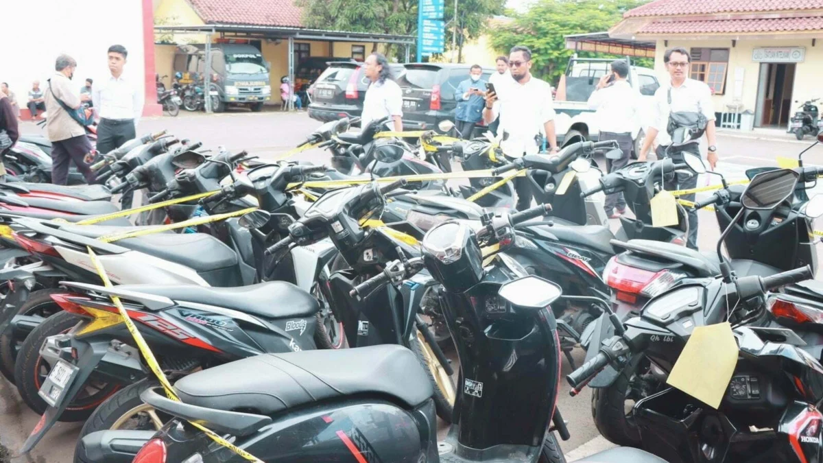 Polres Majalengka mengamankan puluhan motor hasil curanmor dari tangan penadah. Sedikitnya sebanyak 21 unit Kendaraan berbagai merk dari satu orang berinisial HM (34) yang merupakan warga Desa Suniabaru Kecamatan Banjaran berhasil diamankan