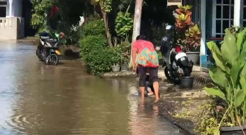 Sedikitnya 93 rumah yang berada Blok Cikamangi terdampak banjir dengan ketinggian air 45 sentimeter