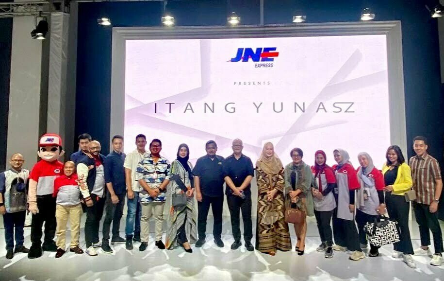 Itang Yunasz bersama jajaran Manajemen JNE berkolaborasi mengembangkan perekonomian kreatif Indonesia