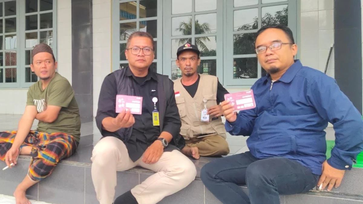 Panwascam Kecamatan Jatiwangi Temukan Stiker Coklit Palsu di Desa Sukaraja Wetan, Ini Penampakannya