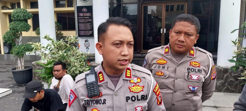 Kepala Satuan Lalulintas atau Kasatlantas Polres Cirebon Kota atau Ciko, AKP Triyono Raharja kepada Radar Cirebon mengakui, saat ini tren sepeda listrik mulai diminati masyarakat. --FOTO: ABDULAH/RADAR CIREBON