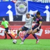 Ciro Alves dikawal ketat pemain Rans dalam laga Rans vs Persib, Minggu 19 Februari 2023. --FOTO: TWITER