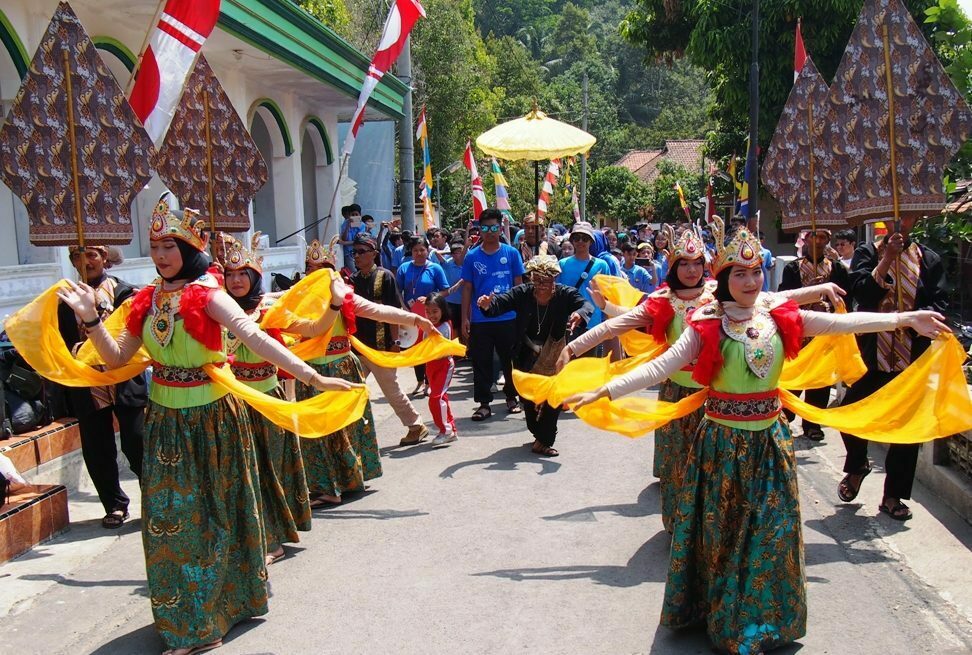 Mengunjungi Desa Cibuntu, Desa Wisata di Kuningan yang Memegang Teguh Sapta Pesona Wisata