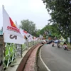 Jelang Pemilihan Umum atau Pemilu 2024, ruang publik mulai dipenuhi atribut partai politik (parpol) peserta Pemilu 2024. --FOTO: SENO DWI/RADAR CIREBON