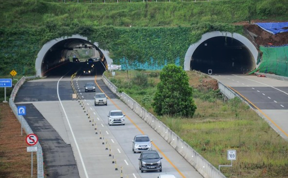 Berkat adanya Tol Cisumdawu, Kabupaten Sumedang menjadi semakin tekenal.