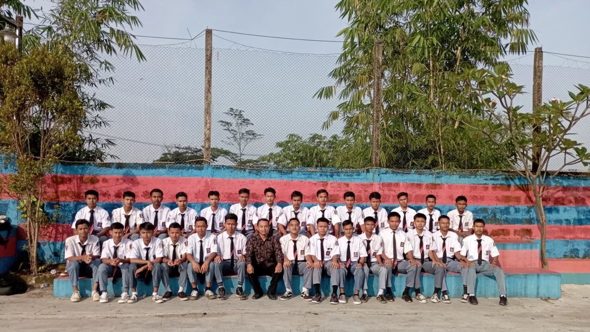 Sebanyak 41 siswa SMK Karya Nasional (Karnas) Sindangwangi Kabupaten Majalengka lulus dari tahapan Medhical Cek Up (MCU) dan sedang melaksanakan Training Online PT Astra Honda Motor (AHM)