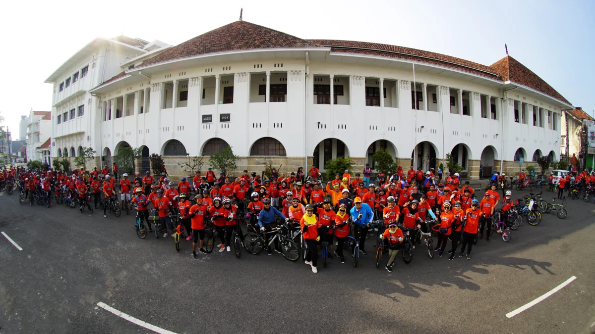 HUT ke 4 Selibon, Ratusan Pesepeda Gowes Bareng di Kota Cirebon