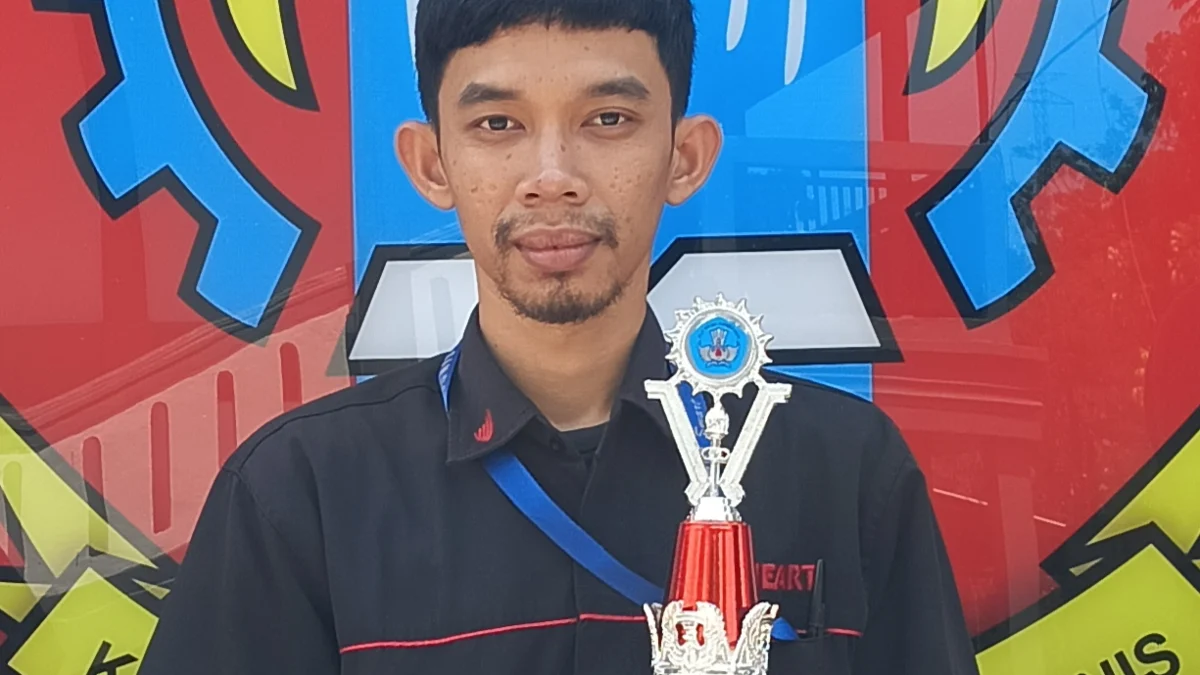 Hendrik Firmansah SE, guru SMK Karya Nasional (Karnas), Sindangwangi kabupaten Majalengka ini menjadi juara I lomba Honda Technical Skill Contest/HTSC 2023 di Bandung, pada 9 Maret lalu