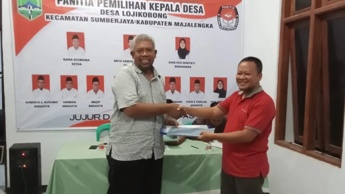 Bakal calon kepala Desa Lojikobong, Eman kembali mendaftarkan diri sebagai calon kepala desa pada pilkades serentak yang akan berlangsung 27 Mei mendatang. Di Kecamatan Sumberjaya terdapat lima bakal calon kepala desa