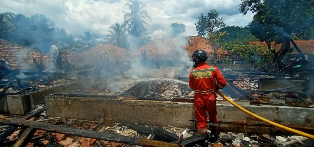 Lupa Matikan Kompor, Rumah di Desa Gunungsari Kabupaten Kuningan Ludes Terbakar