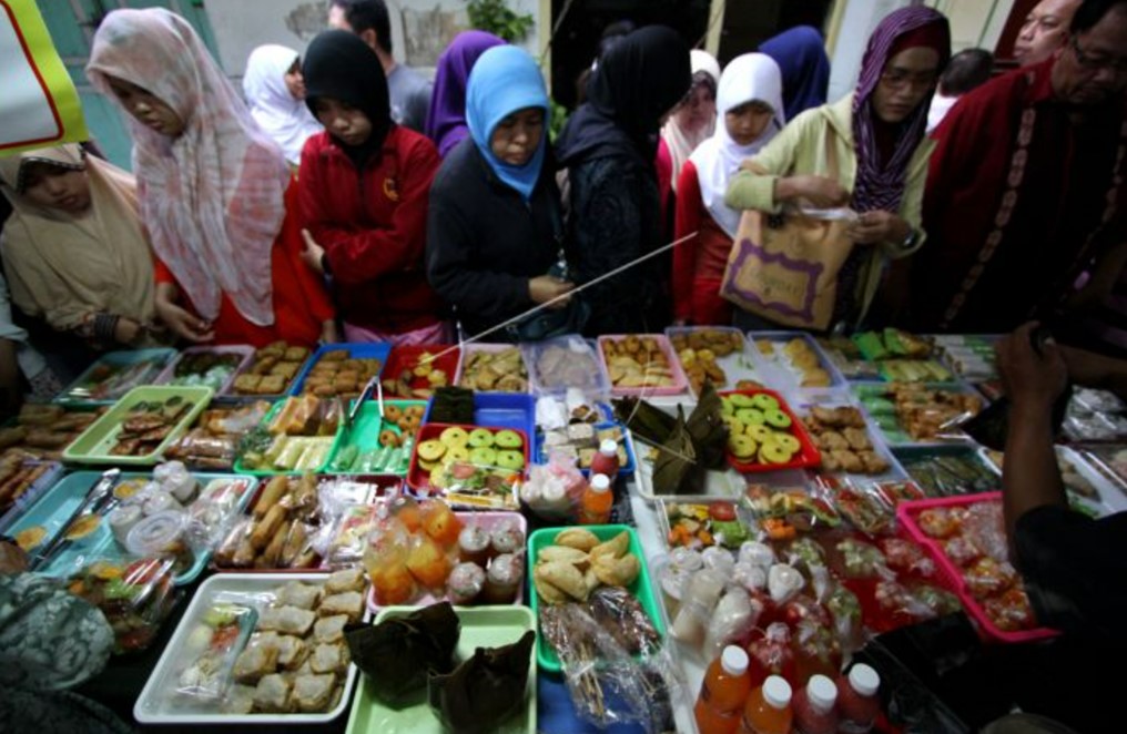 berburu takjil buka puasa